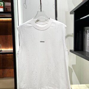 This small letter round-neck pullover shirt